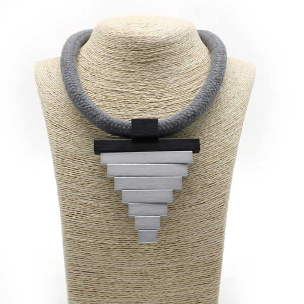 Triangle Necklace Brampti Black